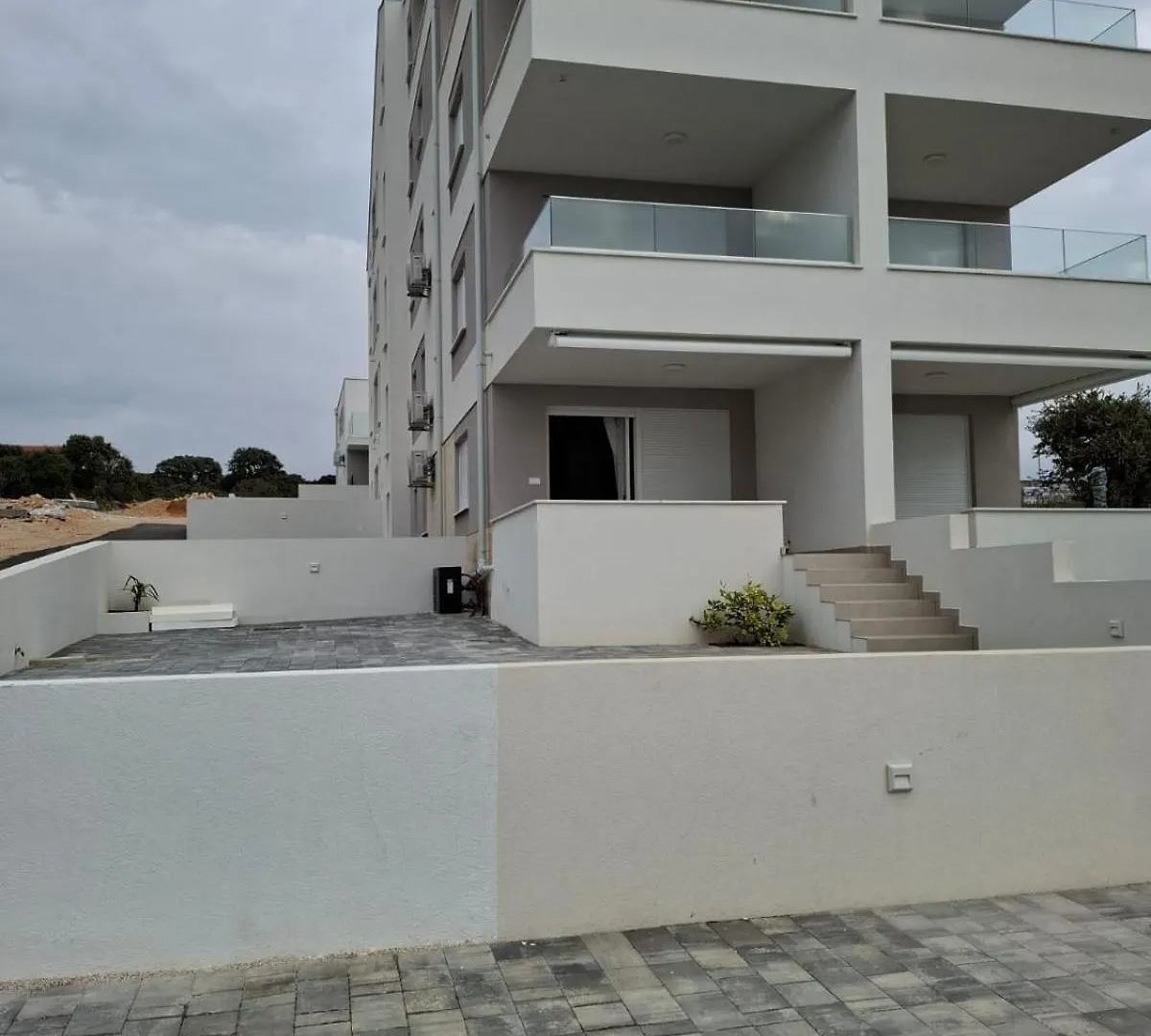 Apartment Dolphin View II With A Pool By The Beach Mandre