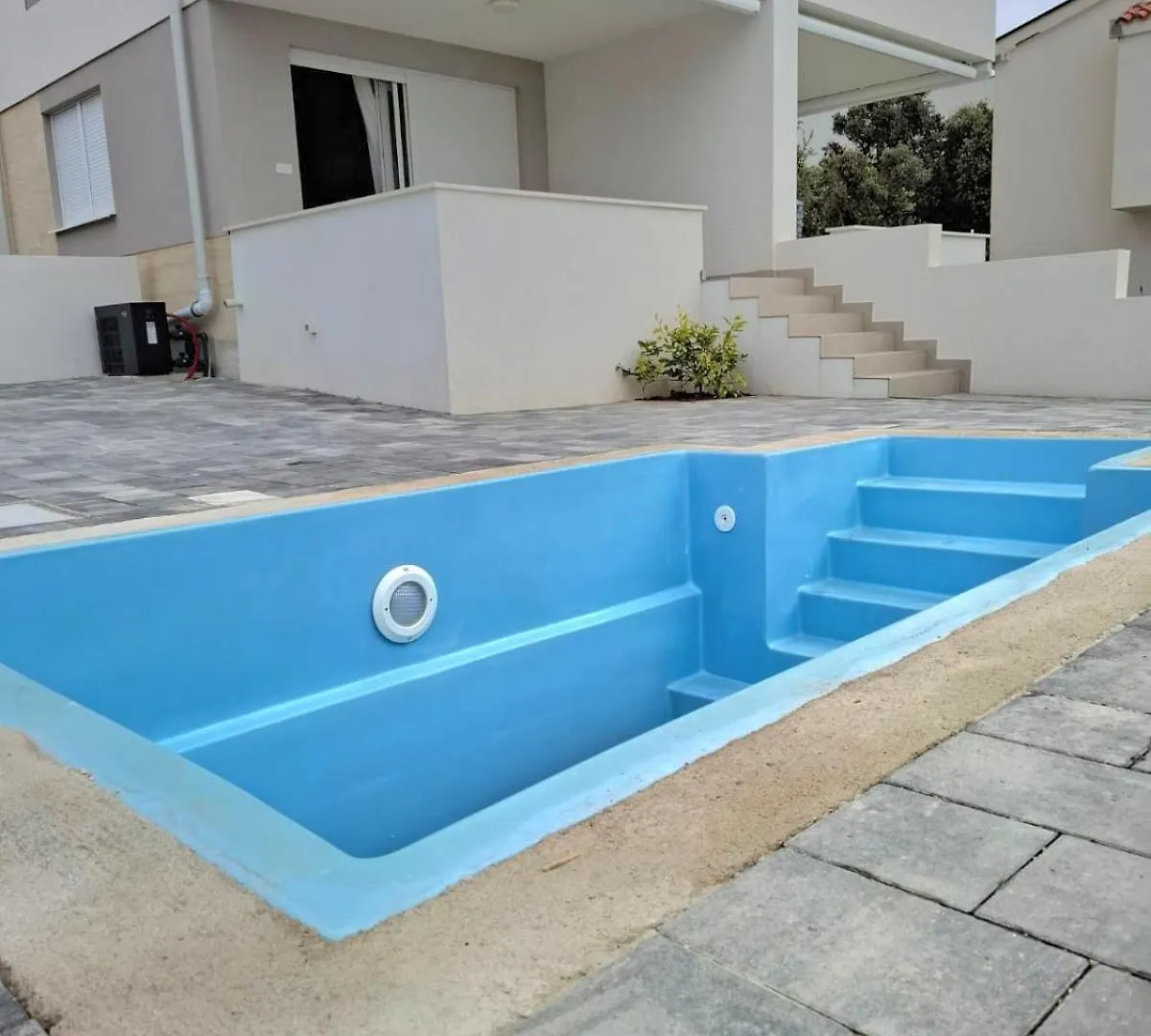 Dolphin View II With A Pool By The Beach Mandre