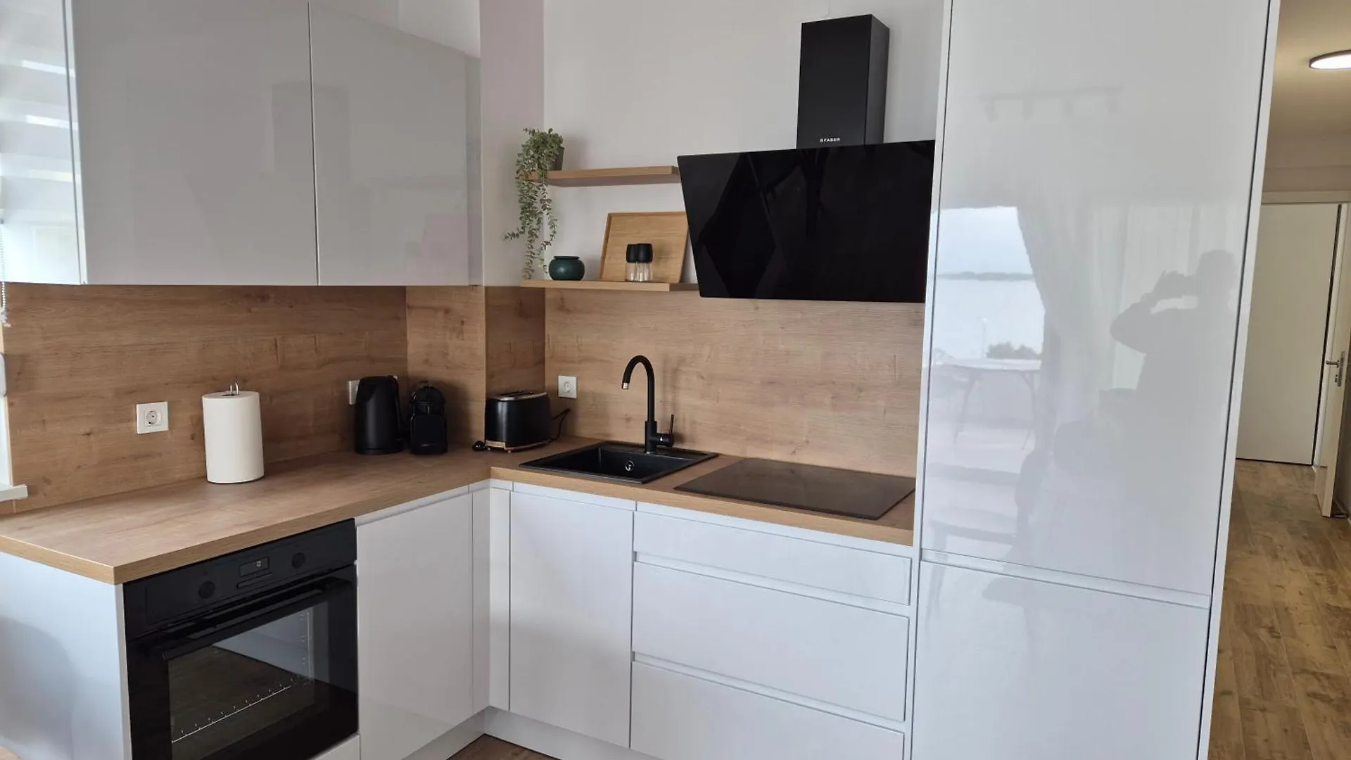 Apartment Dolphin View II With A Pool By The Beach Mandre Croatia