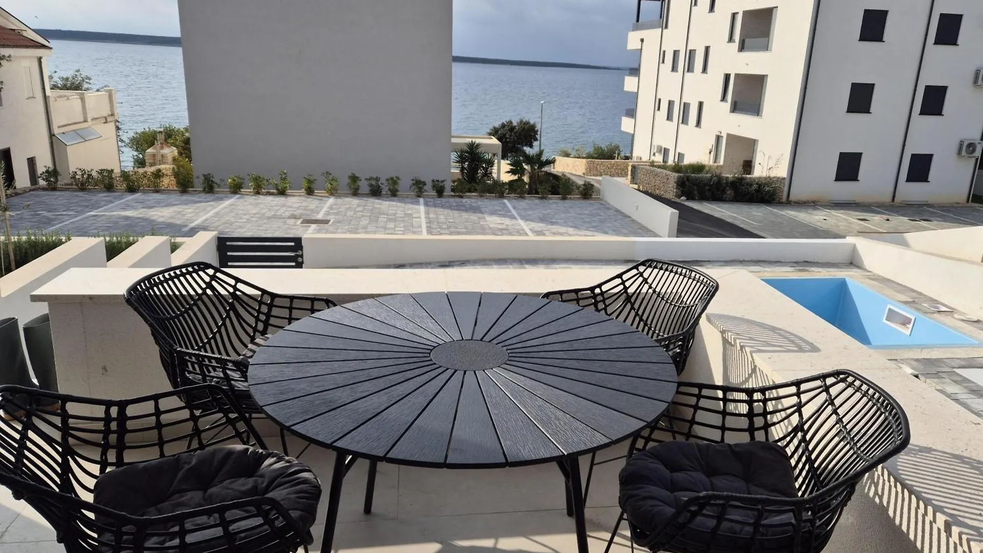 Apartment Dolphin View II With A Pool By The Beach Mandre