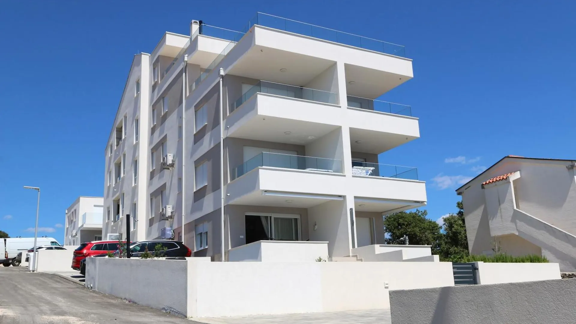 Апартаменты Dolphin View II With A Pool By The Beach Мандре
