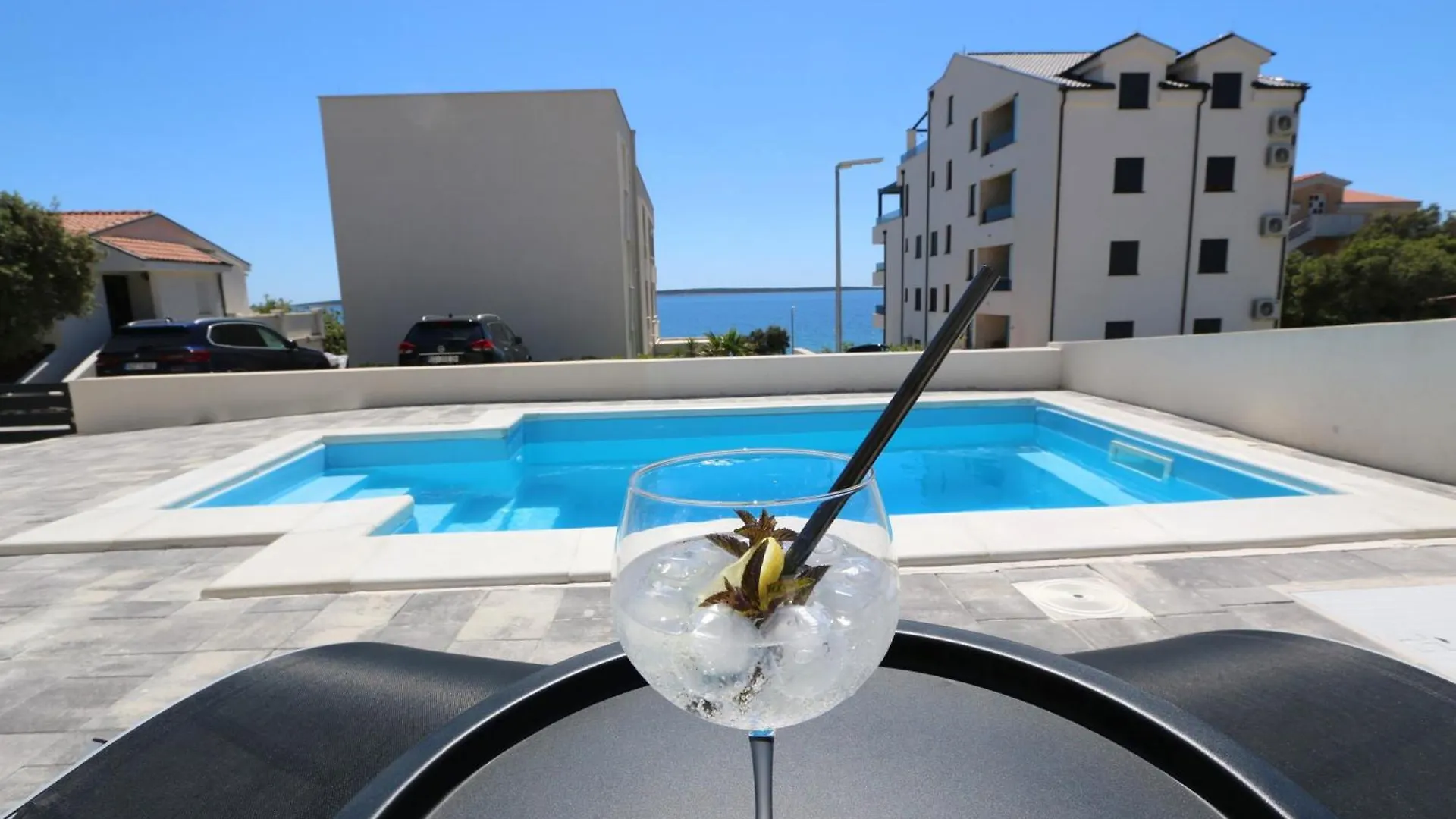 Апартаменты Dolphin View II With A Pool By The Beach Мандре Хорватия