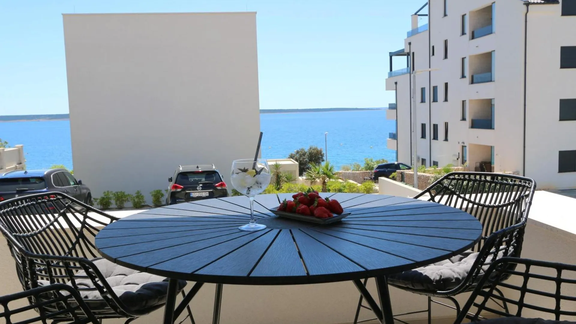 Dolphin View II With A Pool By The Beach Мандре