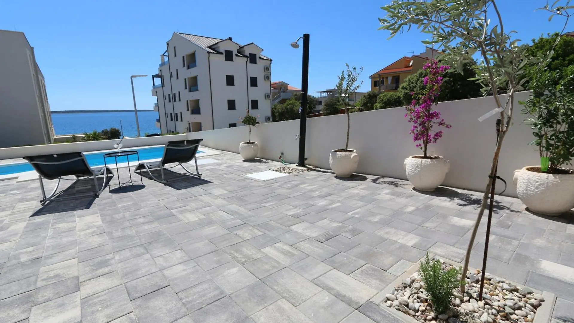 Апартаменты Dolphin View II With A Pool By The Beach Мандре Хорватия