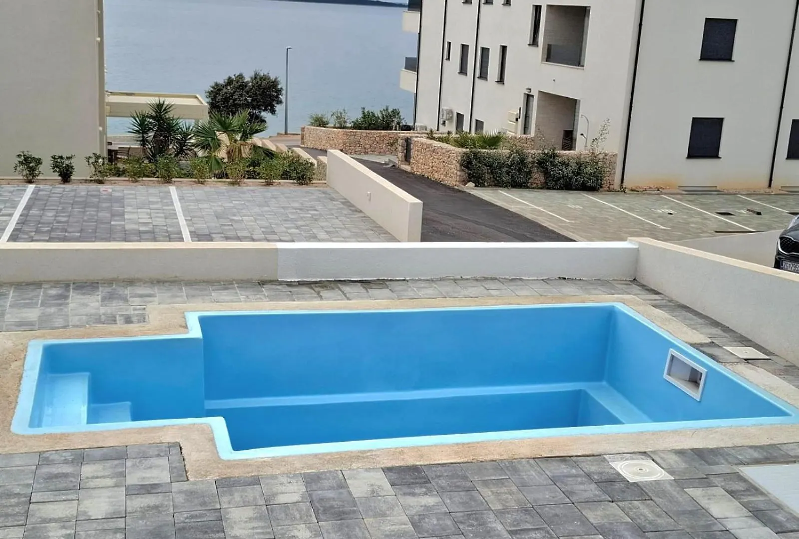 Dolphin View II With A Pool By The Beach Mandre Apartment